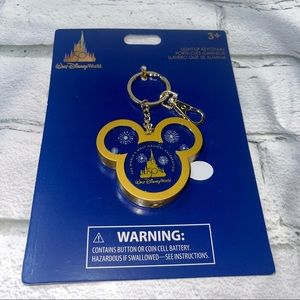 2021 Disney World 50th Anniversary Cinderella Castle Light Up Keychain Bag Tag